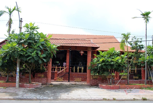 Biệt phủ bằng gốm đỏ có 1 không 2 ở Việt Nam của đại gia miền Tây - 1 Biệt phủ bằng gốm đỏ có 1 không 2 ở Việt Nam của đại gia miền Tây - 1