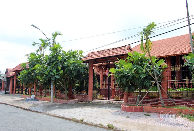 Biệt phủ bằng gốm đỏ có 1 không 2 ở Việt Nam của đại gia miền Tây - 20 Biệt phủ bằng gốm đỏ có 1 không 2 ở Việt Nam của đại gia miền Tây - 20