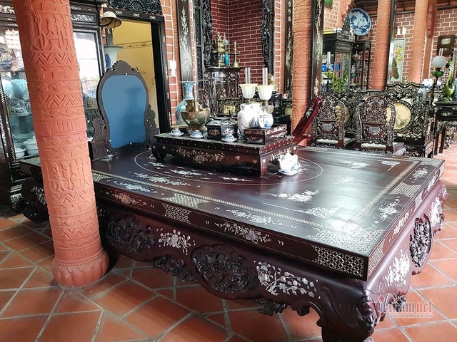 Biệt phủ bằng gốm đỏ có 1 không 2 ở Việt Nam của đại gia miền Tây - 6 Biệt phủ bằng gốm đỏ có 1 không 2 ở Việt Nam của đại gia miền Tây - 6