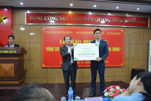Chương trình học bổng “Vòng tay nhân ái” chia sẻ nỗi đau sau tai nạn giao thông - 1 Chương trình học bổng “Vòng tay nhân ái” chia sẻ nỗi đau sau tai nạn giao thông - 1