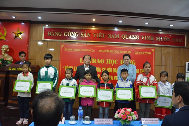 Chương trình học bổng “Vòng tay nhân ái” chia sẻ nỗi đau sau tai nạn giao thông - 4 Chương trình học bổng “Vòng tay nhân ái” chia sẻ nỗi đau sau tai nạn giao thông - 4