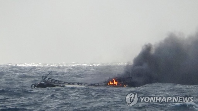 Hàn Quốc: Cháy tàu gần đảo Jeju, 6 người Việt mất tích - 1 Hàn Quốc: Cháy tàu gần đảo Jeju, 6 người Việt mất tích - 1