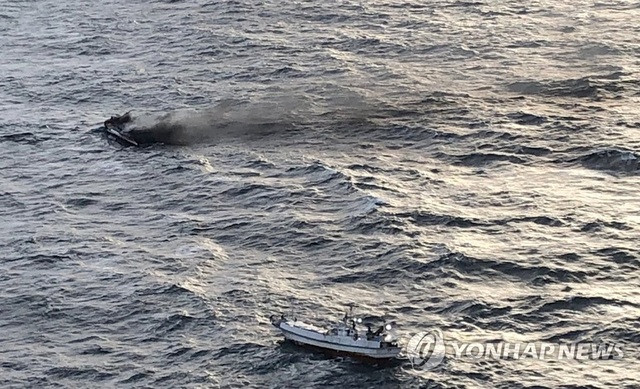 Hàn Quốc: Cháy tàu gần đảo Jeju, 6 người Việt mất tích - 2 Hàn Quốc: Cháy tàu gần đảo Jeju, 6 người Việt mất tích - 2