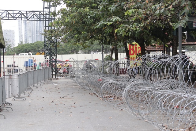 Dựng rào thép gai quanh Mỹ Đình để bảo vệ trận Việt Nam - Thái Lan - 10 Dựng rào thép gai quanh Mỹ Đình để bảo vệ trận Việt Nam - Thái Lan - 10