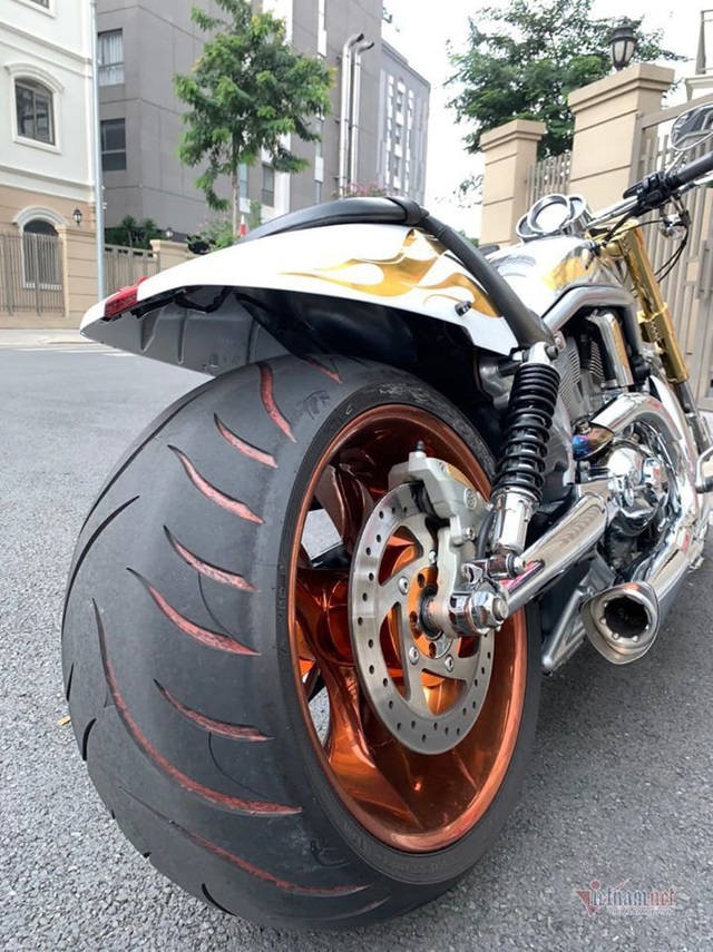 Sau 6 năm, mô tô Harley-Davidson mạ vàng 24k rao giá 1 tỷ ở Hà Nội - 6