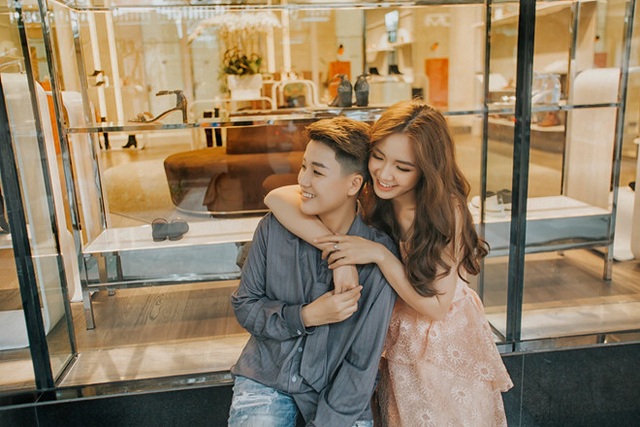 Cuộc “hôn nhân bão táp” của hot girl Tú Tri với người chồng chuyển giới - 1 Cuộc “hôn nhân bão táp” của hot girl Tú Tri với người chồng chuyển giới - 1