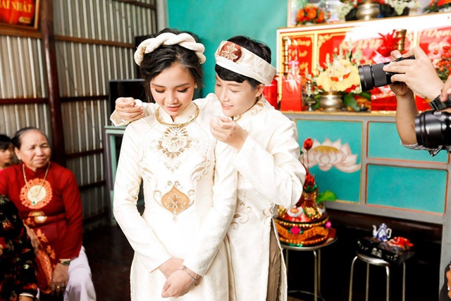 Cuộc “hôn nhân bão táp” của hot girl Tú Tri với người chồng chuyển giới - 2 Cuộc “hôn nhân bão táp” của hot girl Tú Tri với người chồng chuyển giới - 2