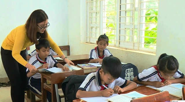Những cô giáo trẻ gieo yêu thương giữa núi rừng - 1