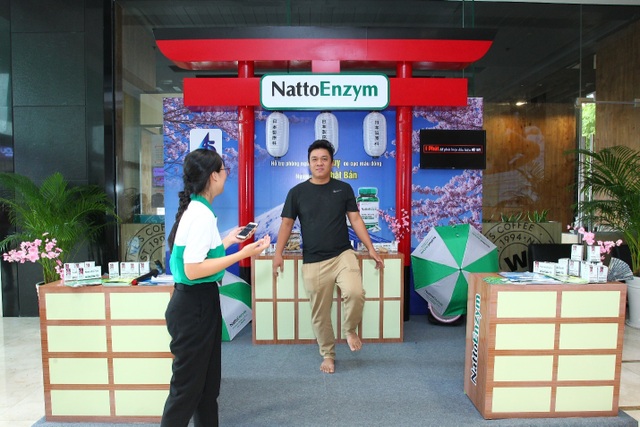 Hơn 1.000 dân văn phòng đứng một chân kiểm tra nguy cơ đột quỵ - 3 Hơn 1.000 dân văn phòng đứng một chân kiểm tra nguy cơ đột quỵ - 3