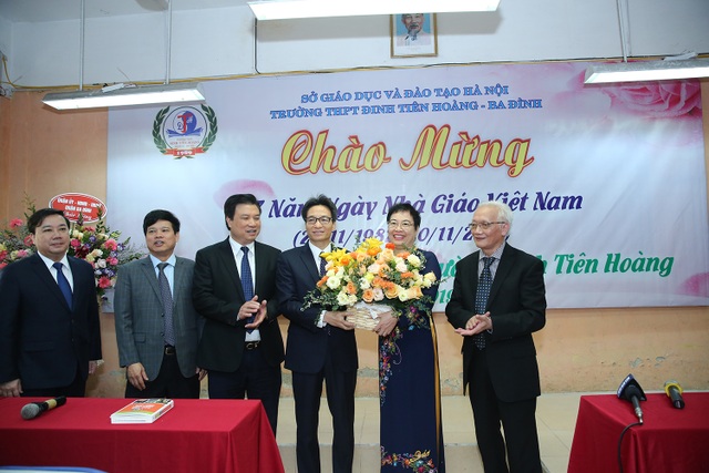 Phó Thủ tướng Vũ Đức Đam: “Tấm gương của các thầy cô giáo là cách cảm hoá tốt nhất để học sinh noi theo” - 2 Phó Thủ tướng Vũ Đức Đam: “Tấm gương của các thầy cô giáo là cách cảm hoá tốt nhất để học sinh noi theo” - 2