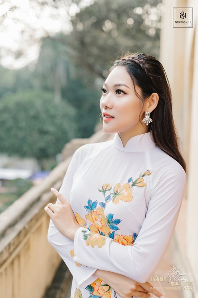 Nữ sinh bị ung thư khoe sắc với áo dài cùng Top 12 Duyên dáng Ngoại thương - 11 Nữ sinh bị ung thư khoe sắc với áo dài cùng Top 12 Duyên dáng Ngoại thương - 11