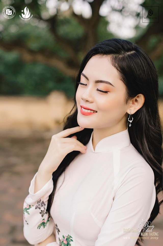 Nữ sinh bị ung thư khoe sắc với áo dài cùng Top 12 Duyên dáng Ngoại thương - 6 Nữ sinh bị ung thư khoe sắc với áo dài cùng Top 12 Duyên dáng Ngoại thương - 6