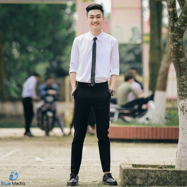 Nam sinh ĐH Công nghiệp cao 1m75 cuốn hút với sơ mi trắng - 1 Nam sinh ĐH Công nghiệp cao 1m75 cuốn hút với sơ mi trắng - 1
