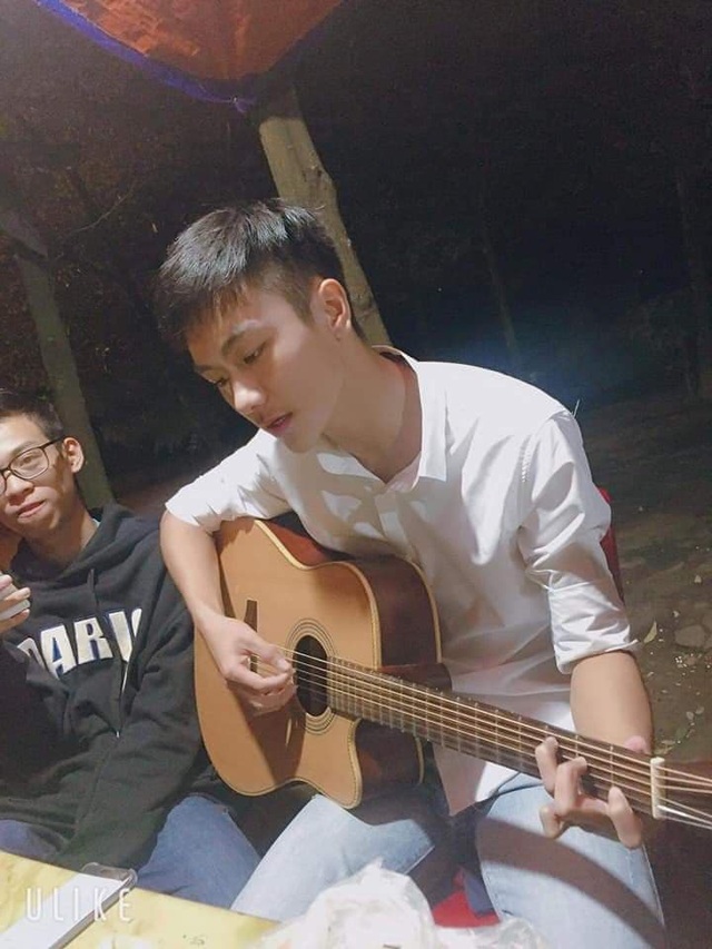 Nam sinh ĐH Công nghiệp cao 1m75 cuốn hút với sơ mi trắng - 2 Nam sinh ĐH Công nghiệp cao 1m75 cuốn hút với sơ mi trắng - 2