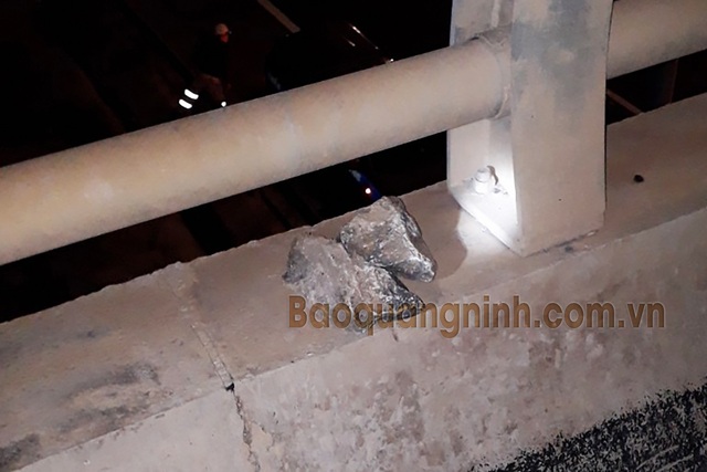 Triệu tập 3 thanh niên ném đá ô tô trên cao tốc Hạ Long - Vân Đồn - 2 Triệu tập 3 thanh niên ném đá ô tô trên cao tốc Hạ Long - Vân Đồn - 2