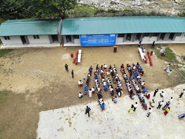 Ngắm 4 phòng học Dân trí kề bên bờ suối dành tặng thầy trò ngày Nhà giáo Việt Nam 20/11 - 3 Ngắm 4 phòng học Dân trí kề bên bờ suối dành tặng thầy trò ngày Nhà giáo Việt Nam 20/11 - 3
