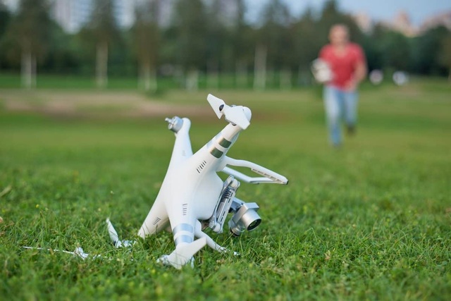 Chàng trai chịu phạt gần 500 triệu đồng vì lái nhầm drone - 1 Chàng trai chịu phạt gần 500 triệu đồng vì lái nhầm drone - 1