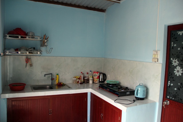 Bé gái 12 tuổi gánh mẹ và em bằng những cặp vé số được bạn đọc tặng căn nhà - 5 Bé gái 12 tuổi gánh mẹ và em bằng những cặp vé số được bạn đọc tặng căn nhà - 5