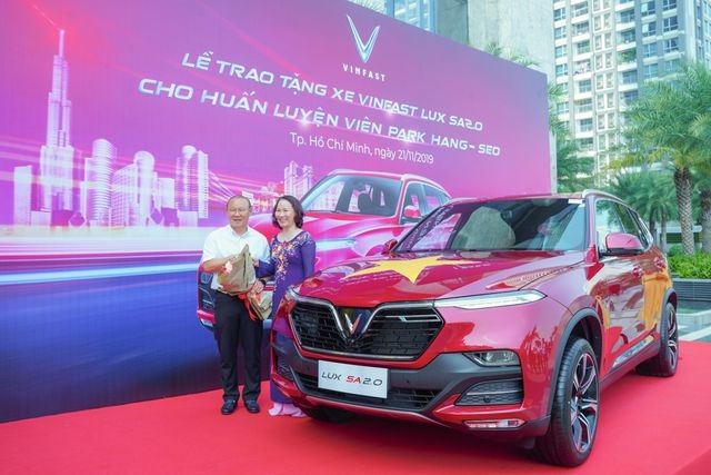 Xe sang chạy đua đại hạ giá, rúng động thước lái báo nhầm hàng trăm triệu đồng - 5 Xe sang chạy đua đại hạ giá, rúng động thước lái báo nhầm hàng trăm triệu đồng - 5