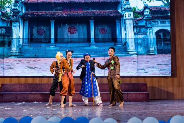 Đưa Chí Phèo, chú Cuội lên sân khấu, sinh viên trổ tài làm giám đốc tài chính tương lai - 2 Đưa Chí Phèo, chú Cuội lên sân khấu, sinh viên trổ tài làm giám đốc tài chính tương lai - 2