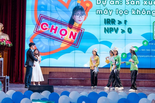 Đưa Chí Phèo, chú Cuội lên sân khấu, sinh viên trổ tài làm giám đốc tài chính tương lai - 4 Đưa Chí Phèo, chú Cuội lên sân khấu, sinh viên trổ tài làm giám đốc tài chính tương lai - 4