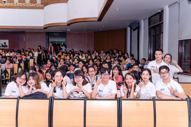 Đưa Chí Phèo, chú Cuội lên sân khấu, sinh viên trổ tài làm giám đốc tài chính tương lai - 10 Đưa Chí Phèo, chú Cuội lên sân khấu, sinh viên trổ tài làm giám đốc tài chính tương lai - 10