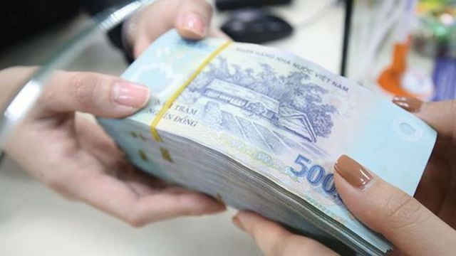 Chính phủ sắp quyết định mức lương mới, thí điểm cơ chế tiền thưởng - 2 Chính phủ sắp quyết định mức lương mới, thí điểm cơ chế tiền thưởng - 2