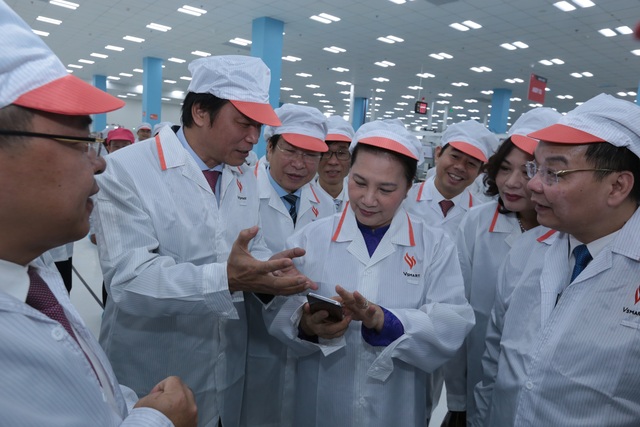 Chủ tịch Quốc hội: Khu Công nghệ cao Hòa Lạc phải là trung tâm đào tạo nguồn nhân lực công nghệ bậc cao - 2 Chủ tịch Quốc hội: Khu Công nghệ cao Hòa Lạc phải là trung tâm đào tạo nguồn nhân lực công nghệ bậc cao - 2