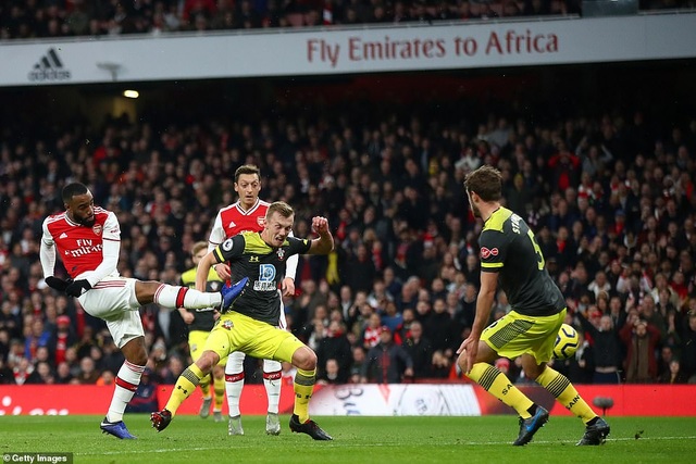 Lacazette tỏa sáng giúp Arsenal vất vả kiếm trận hòa trước Southampton - 2