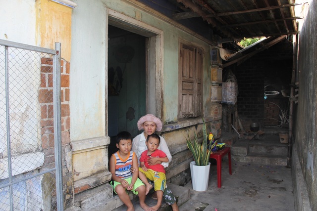 Bạn đọc giúp đỡ người mẹ ung thư “cày ải” kiếm tiền chữa bệnh tim cho con - 4 Bạn đọc giúp đỡ người mẹ ung thư “cày ải” kiếm tiền chữa bệnh tim cho con - 4