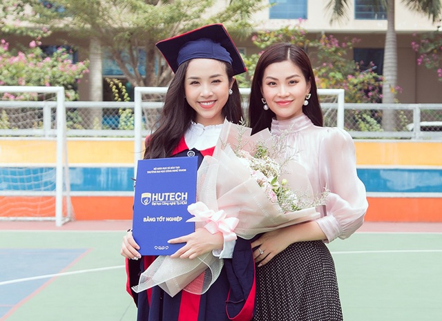 Á hậu Thúy An xinh đẹp rạng rỡ trong lễ tốt nghiệp đại học - 10