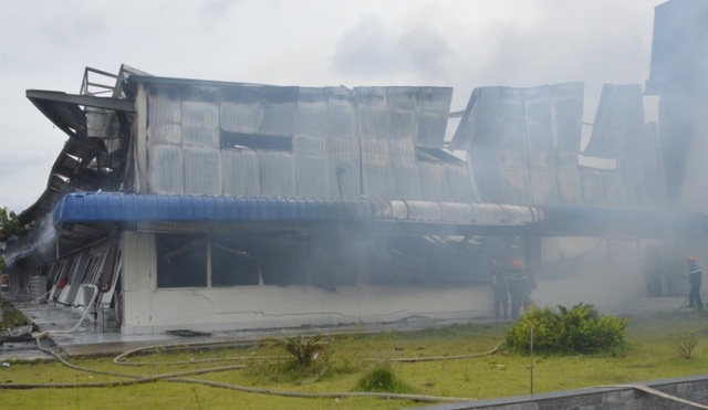 Cháy lớn ở công ty may Sóc Trăng, hàng chục nghìn mét vuông nhà xưởng bị thiêu rụi - 4