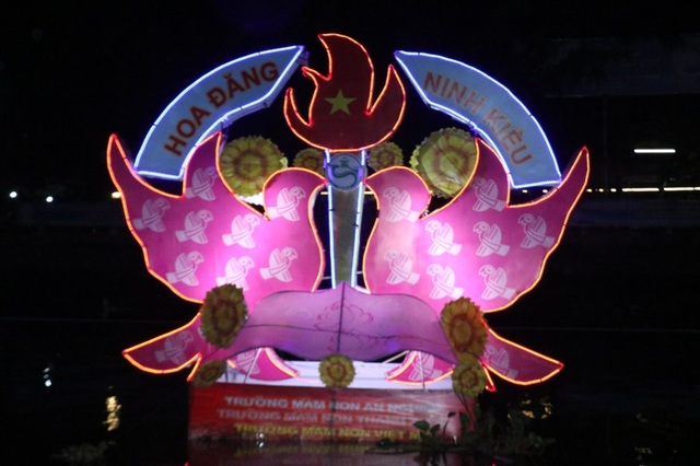 Lung kinh đêm hoa đăng Ninh Kiều - 7