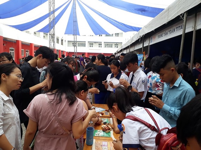 TPHCM: Gần 5.000 học sinh tham gia ngày hội Toán học mở 2019 - 1 TPHCM: Gần 5.000 học sinh tham gia ngày hội Toán học mở 2019 - 1