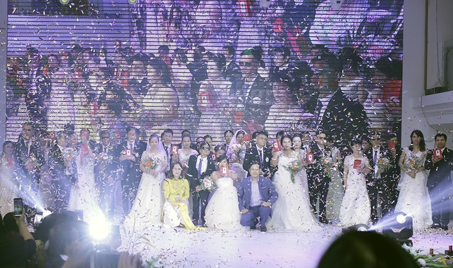 Xúc động đám cưới tập thể của 21 cặp đôi khiếm thị tại Hà Nội - 8