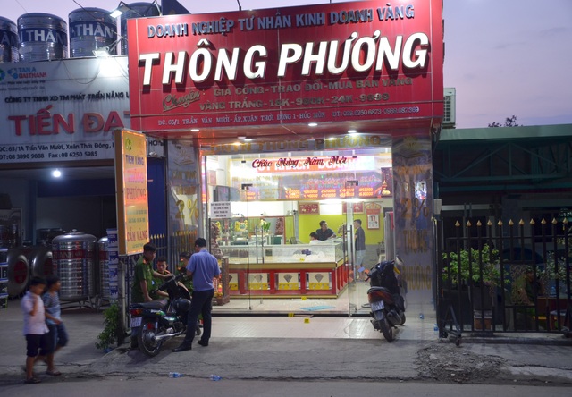 Công an TPHCM thông tin chính thức vụ nổ súng cướp tiệm vàng - 2 Công an TPHCM thông tin chính thức vụ nổ súng cướp tiệm vàng - 2
