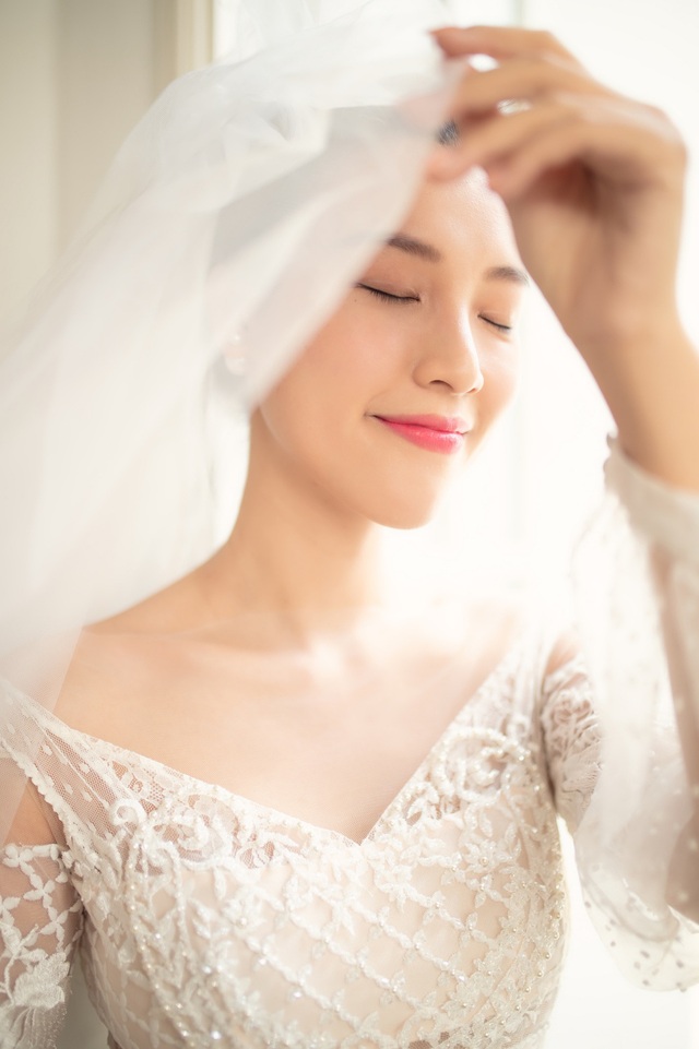 Á hậu Hoàng Oanh muốn độc lập kinh tế với chồng Tây sau kết hôn - 1 Á hậu Hoàng Oanh muốn độc lập kinh tế với chồng Tây sau kết hôn - 1