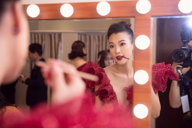 Á hậu Hoàng Oanh muốn độc lập kinh tế với chồng Tây sau kết hôn - 20 Á hậu Hoàng Oanh muốn độc lập kinh tế với chồng Tây sau kết hôn - 20