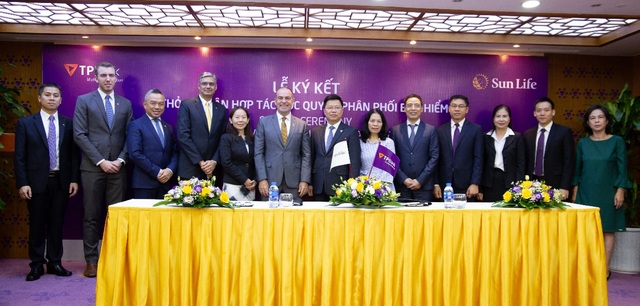 TPBank ký kết hợp đồng bảo hiểm độc quyền với Sun Life Việt Nam - 2 TPBank ký kết hợp đồng bảo hiểm độc quyền với Sun Life Việt Nam - 2