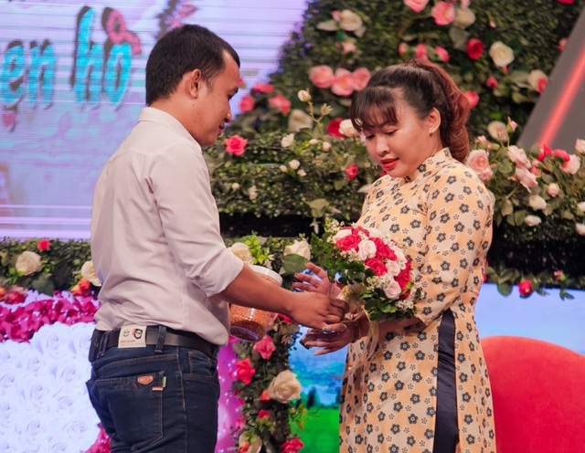 Chàng trai mang hoa cưới đến gặp mặt lần đầu, quyết tâm rước nàng về dinh - 3 Chàng trai mang hoa cưới đến gặp mặt lần đầu, quyết tâm rước nàng về dinh - 3