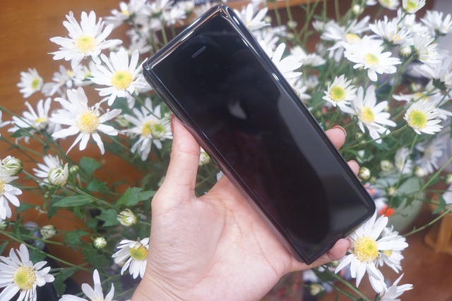 Trên tay siêu phẩm Galaxy Fold giá 50 triệu đồng tại Việt Nam - 6 Trên tay siêu phẩm Galaxy Fold giá 50 triệu đồng tại Việt Nam - 6