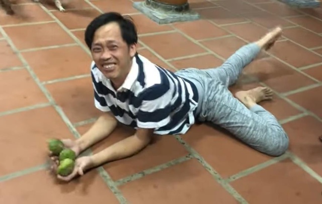 Danh hài Hoài Linh gây “bão” vì hành động nhỏ sau thời gian “mất tích” - 3 Danh hài Hoài Linh gây “bão” vì hành động nhỏ sau thời gian “mất tích” - 3