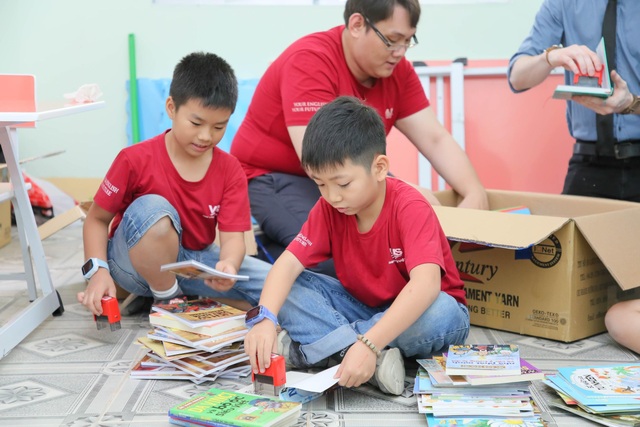 Đại sứ Văn hóa Đọc tặng sách và thư viện cho trường học tại An Giang - 1 Đại sứ Văn hóa Đọc tặng sách và thư viện cho trường học tại An Giang - 1