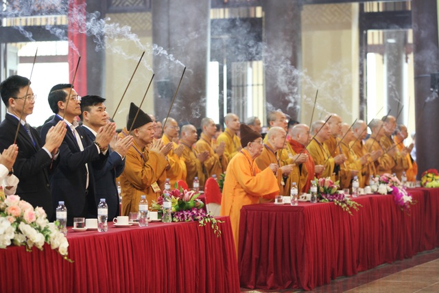 Hơn 5000 Phật tử về Yên Tử dự lễ tưởng niệm Phật hoàng Trần Nhân Tông - 1 Hơn 5000 Phật tử về Yên Tử dự lễ tưởng niệm Phật hoàng Trần Nhân Tông - 1