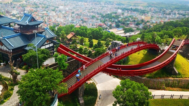Tour Sài Gòn - Quảng Ninh qua sân bay Vân Đồn chỉ có 5 triệu đồng - 7 Tour Sài Gòn - Quảng Ninh qua sân bay Vân Đồn chỉ có 5 triệu đồng - 7