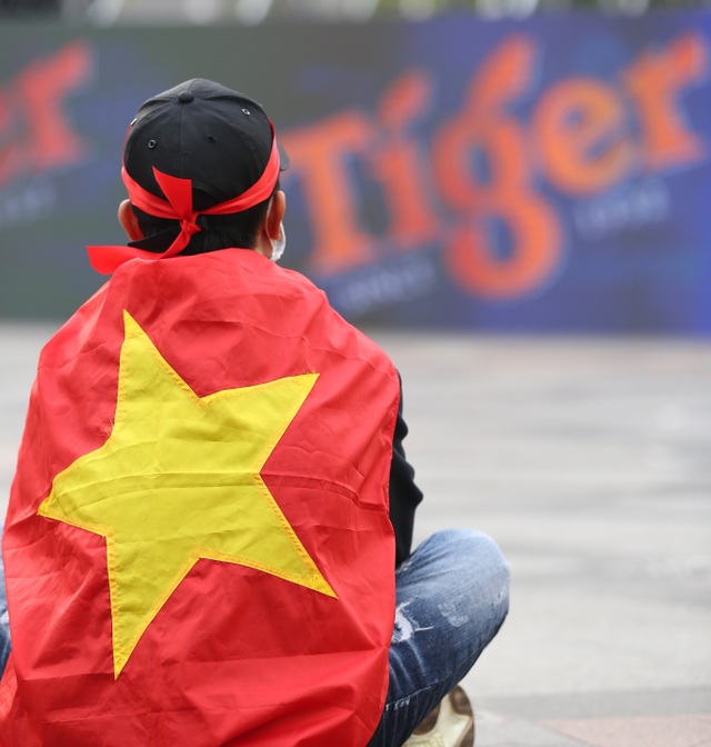 CĐV không ngại cổ vũ dưới trời nắng, U22 Việt Nam chiến thắng “6 sao hủy diệt” trước Brunei - 3 CĐV không ngại cổ vũ dưới trời nắng, U22 Việt Nam chiến thắng “6 sao hủy diệt” trước Brunei - 3