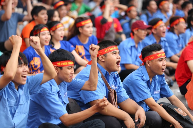 CĐV không ngại cổ vũ dưới trời nắng, U22 Việt Nam chiến thắng “6 sao hủy diệt” trước Brunei - 5 CĐV không ngại cổ vũ dưới trời nắng, U22 Việt Nam chiến thắng “6 sao hủy diệt” trước Brunei - 5