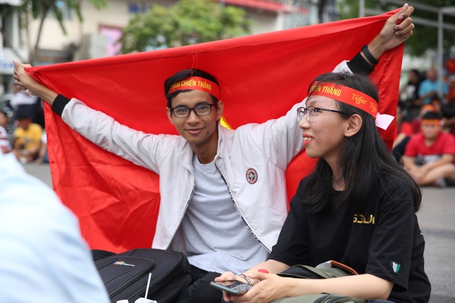 CĐV không ngại cổ vũ dưới trời nắng, U22 Việt Nam chiến thắng “6 sao hủy diệt” trước Brunei - 8 CĐV không ngại cổ vũ dưới trời nắng, U22 Việt Nam chiến thắng “6 sao hủy diệt” trước Brunei - 8