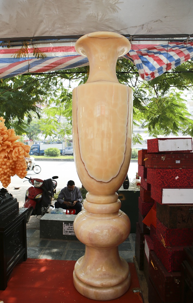 Chiêm ngưỡng chiếc sập bằng đá “độc nhất vô nhị” ở Hà Nội - 9 Chiêm ngưỡng chiếc sập bằng đá “độc nhất vô nhị” ở Hà Nội - 9