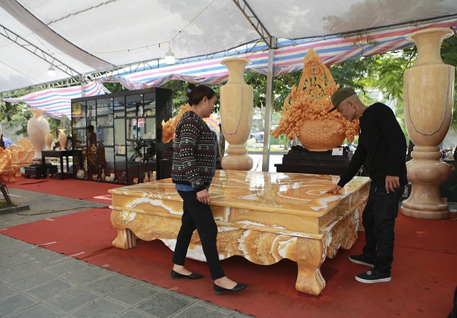 Chiêm ngưỡng chiếc sập bằng đá “độc nhất vô nhị” ở Hà Nội - 7 Chiêm ngưỡng chiếc sập bằng đá “độc nhất vô nhị” ở Hà Nội - 7
